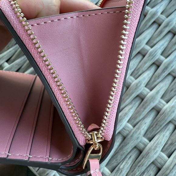 NWT Tory Burch Emerson Patent Leather Mini Wallet Pink with Gold Logo - Picture 7 of 9